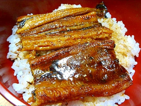 穴子の蒲焼をふっくらと焼いて美味しい穴子丼